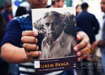 City tour apresenta história de Rubem Braga a estudantes de Cachoeiro e região