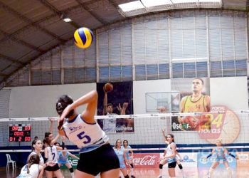 [Cachoeiro] Alunos de núcleo esportivo da Prefeitura participam de festival de vôlei no sábado (21)
