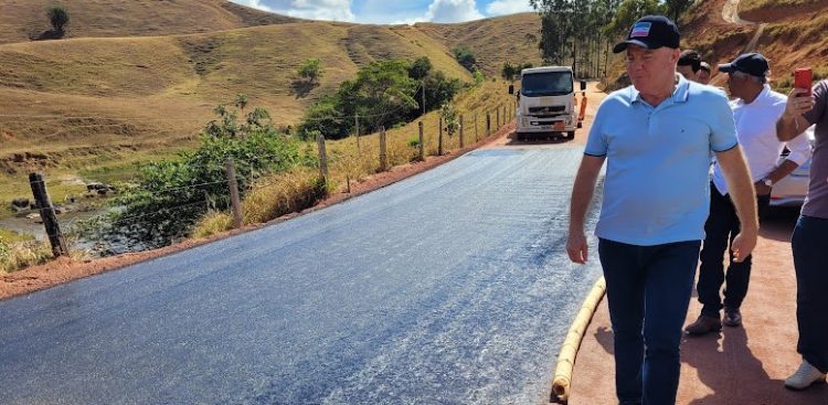 Casagrande visita obras de pavimentação de rodovias no sul do Estado