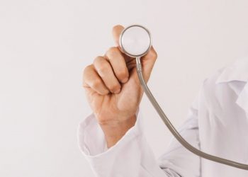 Prefeitura abre vagas para médicos com salário de até R$ 16 mil em Cachoeiro