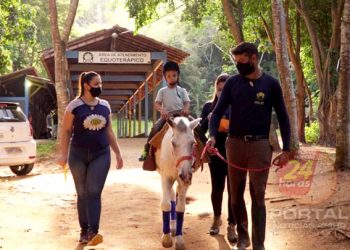[Apae] Com apoio da Prefeitura, associação oferece tratamento em equoterapia