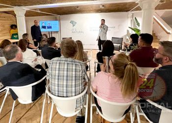 Membros da Federação de Rochas da Grã-Bretanha se encantam pelas rochas brasileiras