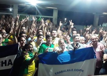 Manato reuniu apoiadores no clube Jaraguá, em Cachoeiro, na noite de sexta (21. No sábado (22) foi ao Caparaó