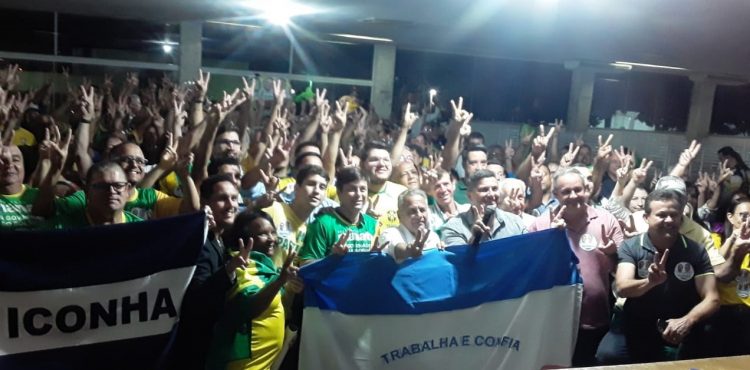 Manato reuniu apoiadores no clube Jaraguá, em Cachoeiro, na noite de sexta (21. No sábado (22) foi ao Caparaó