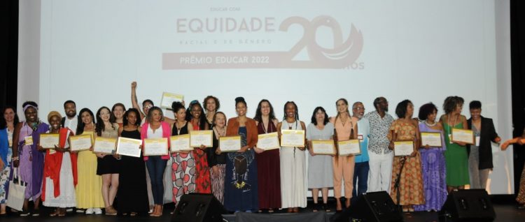 Vargem Alta recebe prêmio Educar 2022 pelo projeto “No chão da escola quilombola (…) de Pedra Branca”