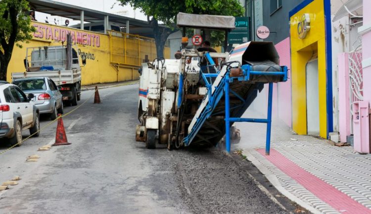 [Cachoeiro] Rua Costa Pereira começa a ser preparada para receber asfalto novo