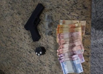 [Alto Amarelo] Quatro são detidos por suspeita de tráfico de drogas e porte de simulacro de arma de fogo