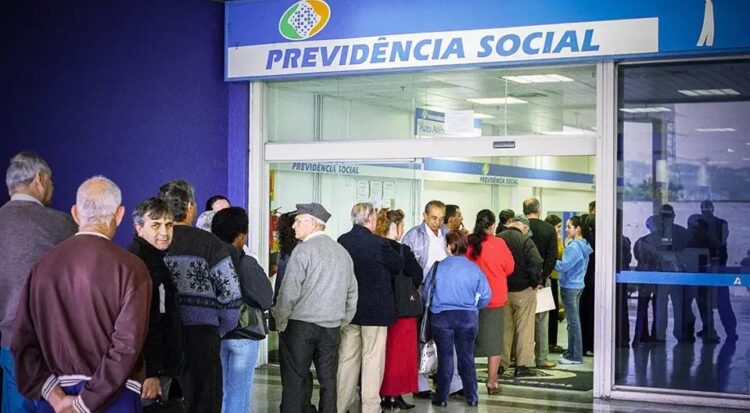 STF vota com aposentados e aprova revisão da vida toda pelo INSS