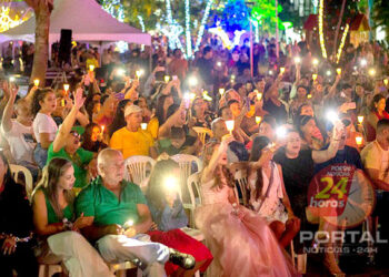[Noite Mágica] Em Itapemirim-ES, beleza e cores no acendimento das luzes de Natal