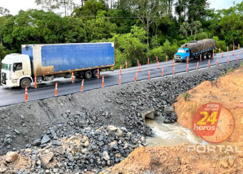 Eco101 libera desvio para passagem de veículos no km 171 da BR-101 em Aracruz-ES