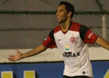 [Ibson] Com presença de ídolo do Flamengo, Arena Esportiva de Itaoca tem torneios de futevôlei até domingo