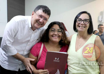 [ITAPEMIRIM] Famílias recebem escrituras de CASAS POPULARES entregues há mais de 10 anos