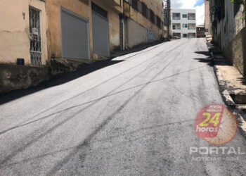 Mais uma rua central de Cachoeiro-ES recebe asfalto novo