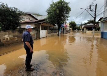 [ALERTA ES] Casagrande visita Mimoso do Sul-ES após fortes chuvas