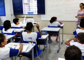 Professor da Rede Municipal terá salário acima de R$ 13 mil, em Teresina (PI)