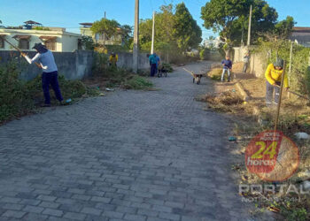 [ITAPEMIRIM] Capina e limpeza em ruas do Distrito de Itaipava