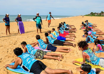 Pentacampeã mundial de bodyboard realiza aulão social no Espírito Santo