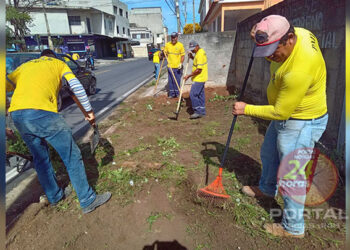 [Itaoca] Capina e limpeza na avenida principal, em Itapemirim-ES