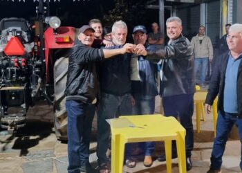 Vargem Alta recebe trator adquirido com emenda da ex-deputada Soraya Manato