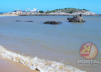 [Flagrante] Homem é preso após tentar estuprar adolescente dentro do mar em praia do ES