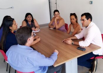 Deputado Dr. Bruno faz reunião com gestores de hospitais, CRE e Samu de Cachoeiro