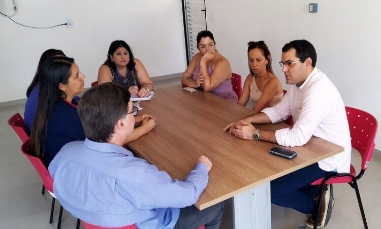 Deputado Dr. Bruno faz reunião com gestores de hospitais, CRE e Samu de Cachoeiro