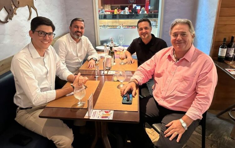 Pré-candidatos a prefeito de Vitória articulam aliança para enfrentar Pazolini