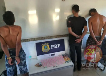 PRF prende três suspeitos de vender drogas em Itapemirim-ES