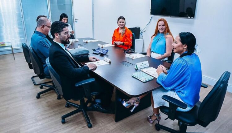 Prefeito de Cachoeiro apresenta projetos e busca investimentos em Brasília