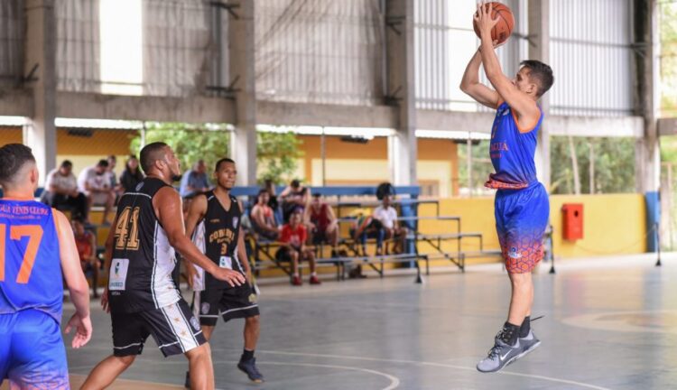 Esportistas contemplados no Bolsa Atleta Cachoeiro assinam termo de adesão. Veja a lista!