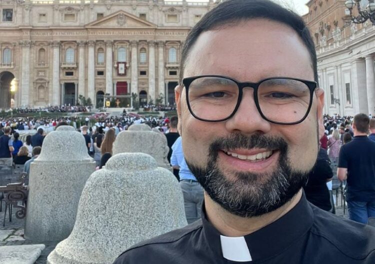 Padre de Cachoeiro acompanha Vigília com a presença do Papa Francisco, em Roma
