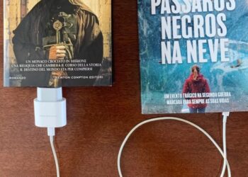 Crônica. Livro na tomada em tarde com alunos na biblioteca