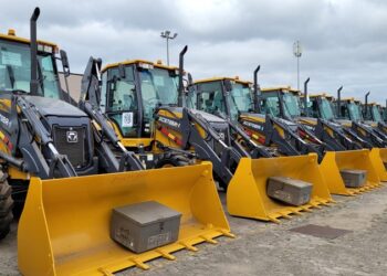 Governo do Estado entrega máquinas e equipamentos agrícolas para 45 municípios