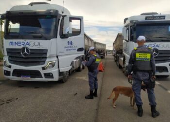 [Cachoeiro] Operação Carga Pesada faz blitz em rodovia na região de Duas Barras