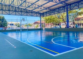 [Cachoeiro] Quadra poliesportiva é inaugurada no bairro Alto Monte Cristo
