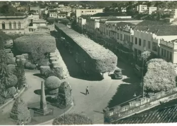 Crônica • A praça não é nossa
