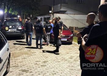 [Flagrante] PC prende suspeito de tráfico e apreende drogas em Marataízes-ES