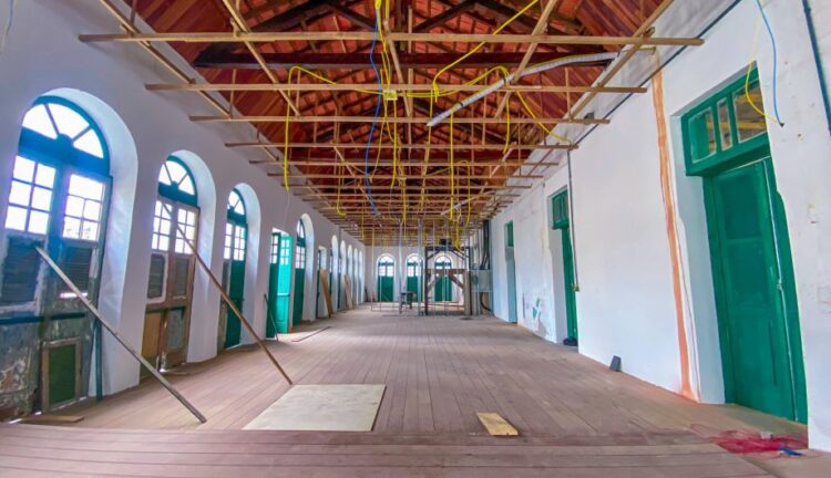 Restauração do Palácio Bernardino Monteiro em estágio avançado