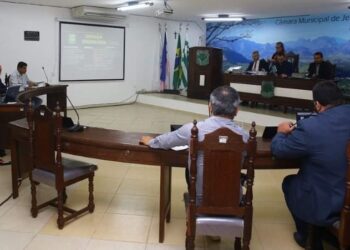 Salários de vereadores e prefeito gera polêmica em Jerônimo Monteiro