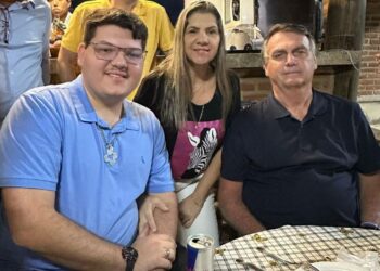 Bolsonaro chega ao Espírito Santo e recebe lideranças políticas do sul do Estado