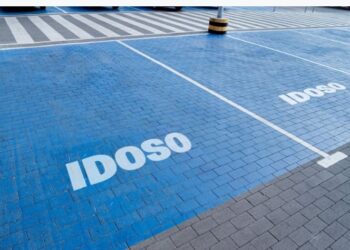 Credencial para vaga preferencial de idoso pelo celular já é possível em 17 estados