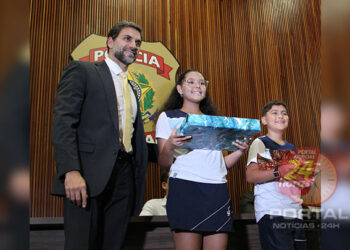 Dois alunos do Sesc Espírito Santo ganham concurso de redação da Polícia Federal