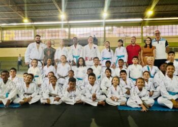 [Cachoeiro] Núcleo de judô recebe visita do medalhista olímpico Thiago Camilo