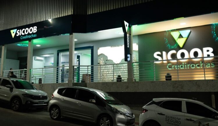 [Economia forte] Sicoob Credirochas abre agência moderna e funcional em Atílio Vivácqua