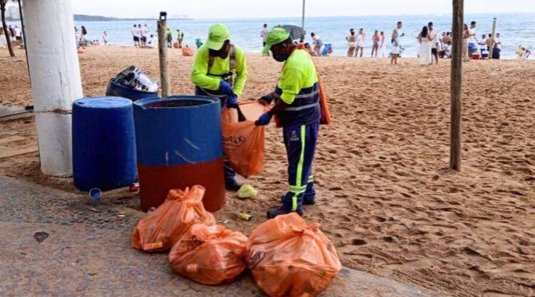 [Vila Velha] Município organiza megaoperação de limpeza das praias para o Réveillon