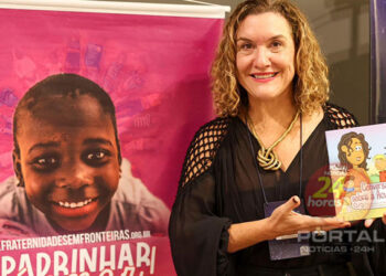 [Cachoeirense] Médica lança livro em quadrinhos sobre prevenção ao câncer de mama, em Vila Velha