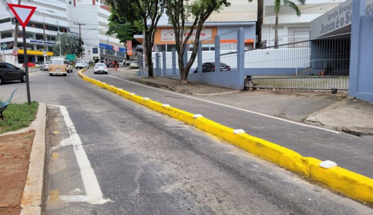 Prefeitura de Cachoeiro reforça sinalização na avenida Francisco Lacerda de Aguiar