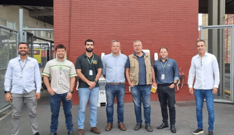 [Vila Velha] Em visita à Login, Centrorochas debate desafios logísticos na exportação de rochas