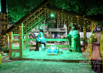 [Cachoeiro] Decoração de Natal, na Praça de Fátima, segue até a próxima segunda (15)
