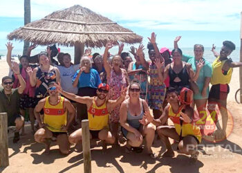 [Presidente Kennedy] Projeto Terceira Idade oferece dia de lazer seguro para idosos no mar